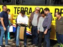 entrega de um ônibus para a Secretaria de Assistência Social 